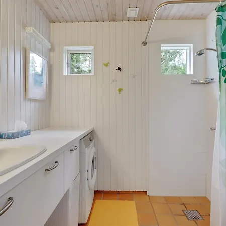 Laeff - 50m From The Sea By Interhome *